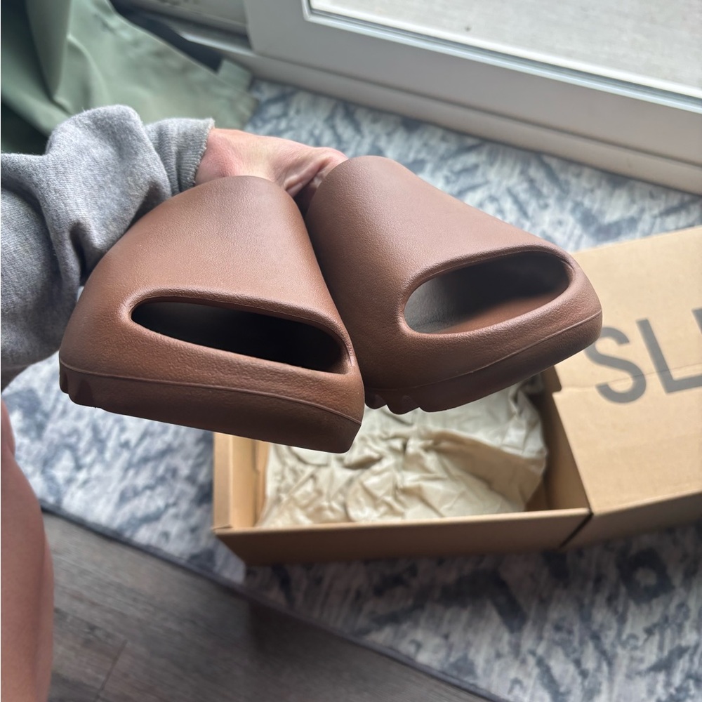 Authentic Yeezy slides Flax Sz 8-Excellent! with Box! - Picture 15 of 15